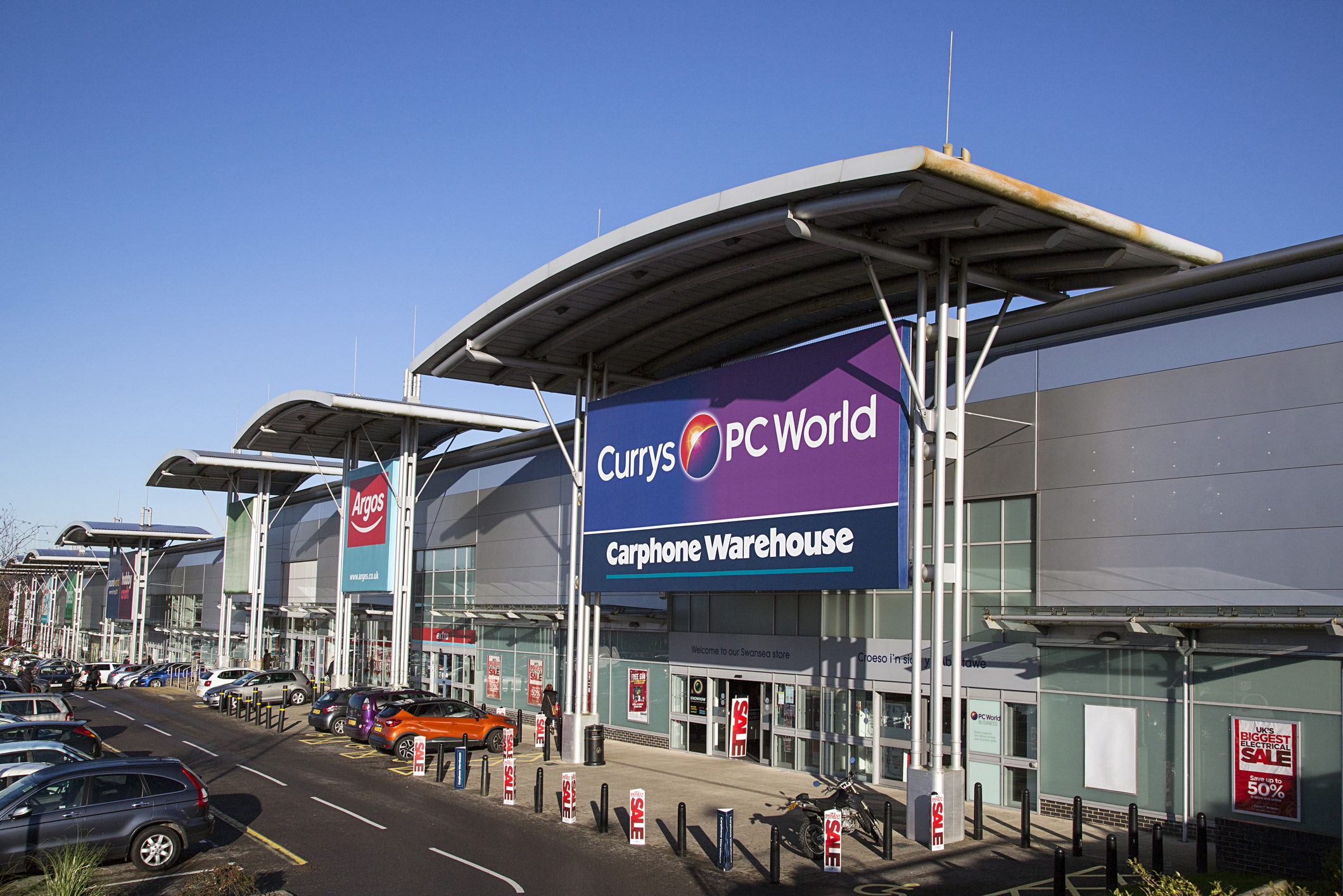 Currys and PC World Store incorporating a Carphone Warehouse. Building exterior of a computer hardware store.